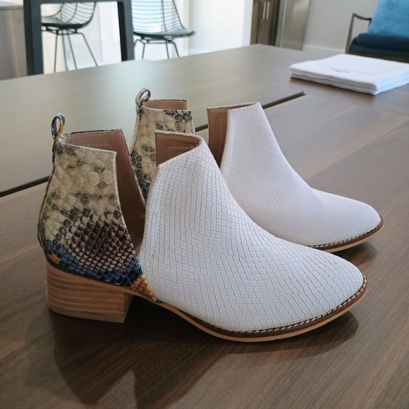 Arider Girl Shoes - Arider Girl Chic White and Snake Print Ankle Boots